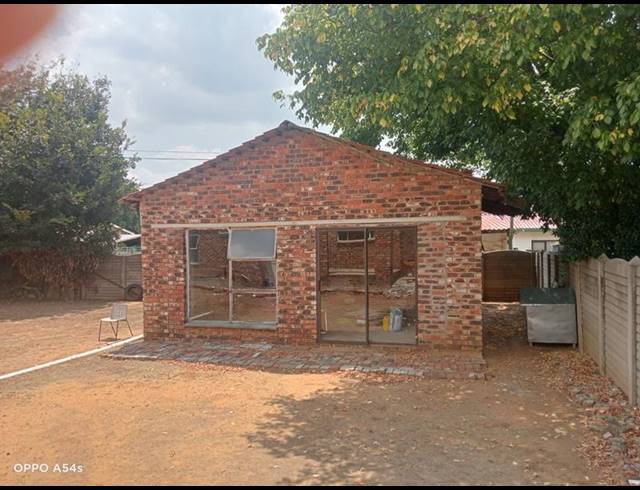 3 BEDROOM HOUSE FOR SALE IN SASOLBURG EXT 12